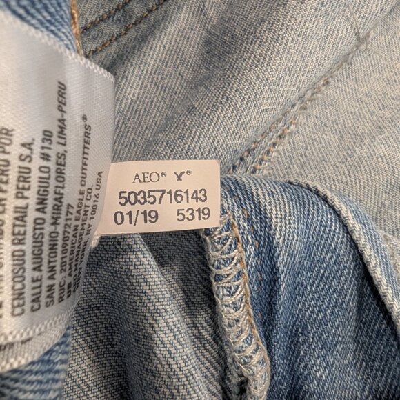 AMERICAN EAGLE Mom Shorts 14 Light Wash Vintage-Look Pleated Front 90's Mom - Picture 8 of 9